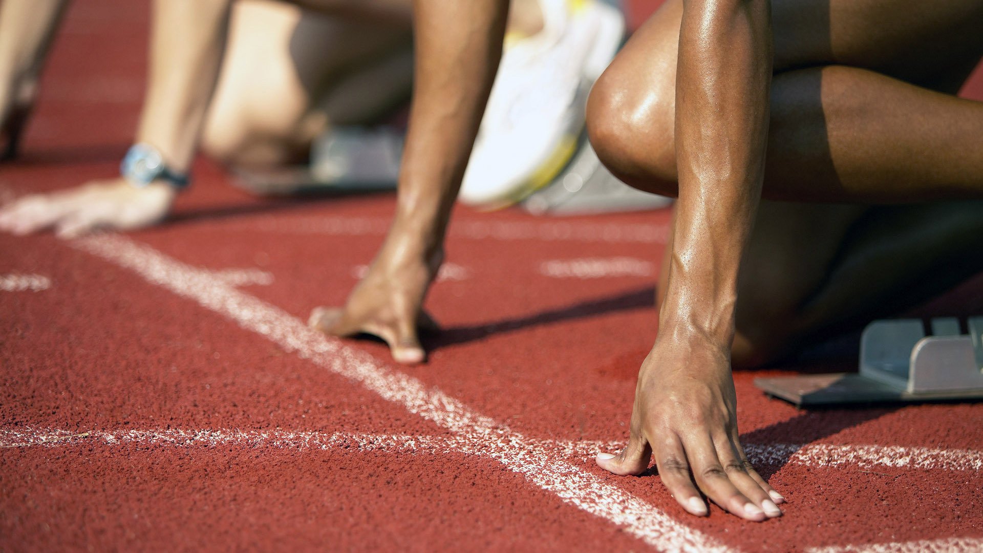 中国男子4×200米自由泳接力展现团队精神，男子4×200米自由泳接力决赛